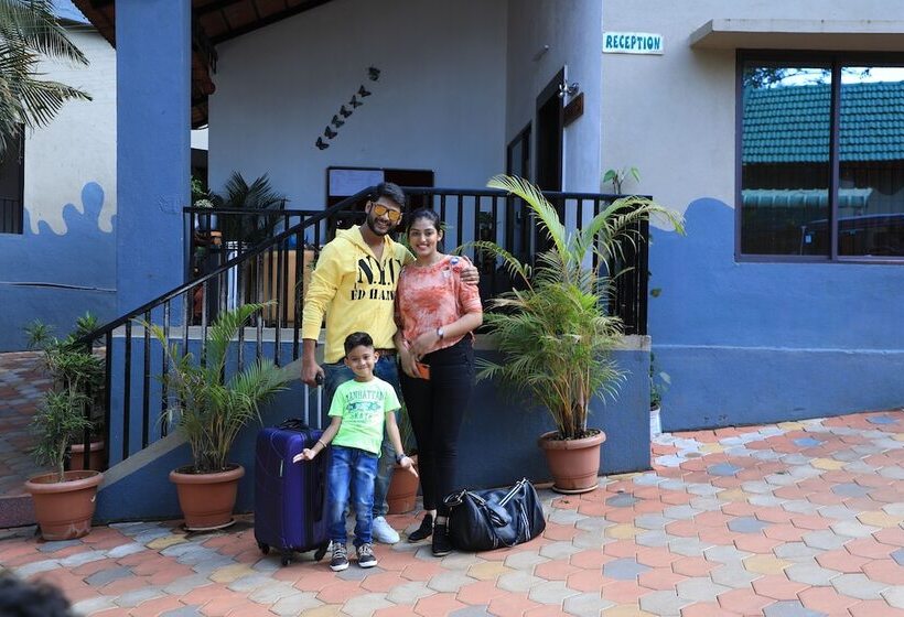 בית מלון כפרי Coorg Jungle Camp Backwater Resort