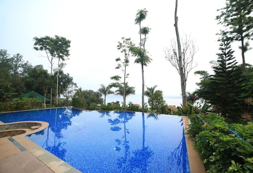 בית מלון כפרי Coorg Jungle Camp Backwater Resort