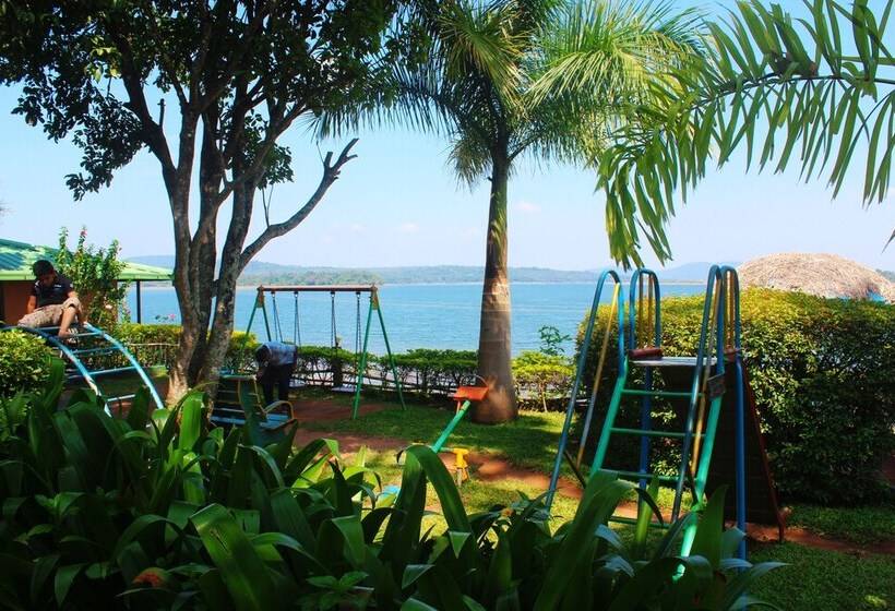 בית מלון כפרי Coorg Jungle Camp Backwater Resort