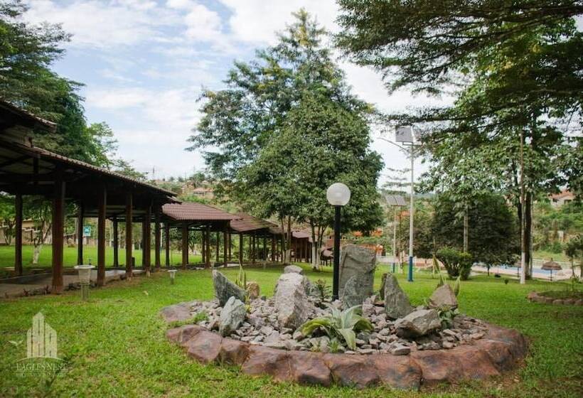 فندق Eagles Nest International