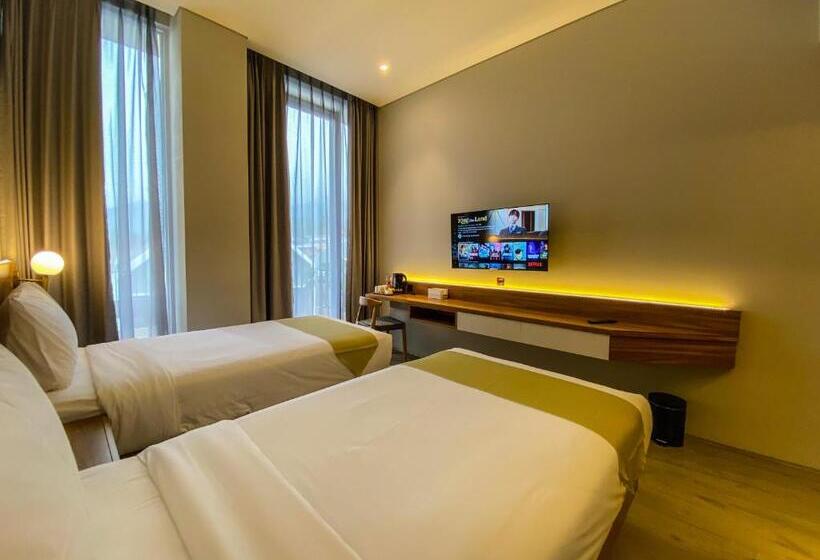 Facade Hotel By Azana