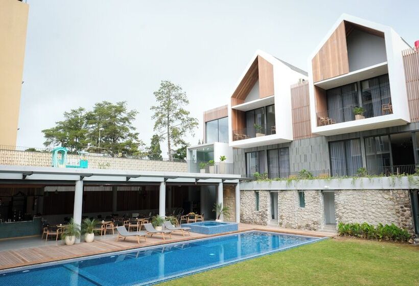 Facade Hotel By Azana