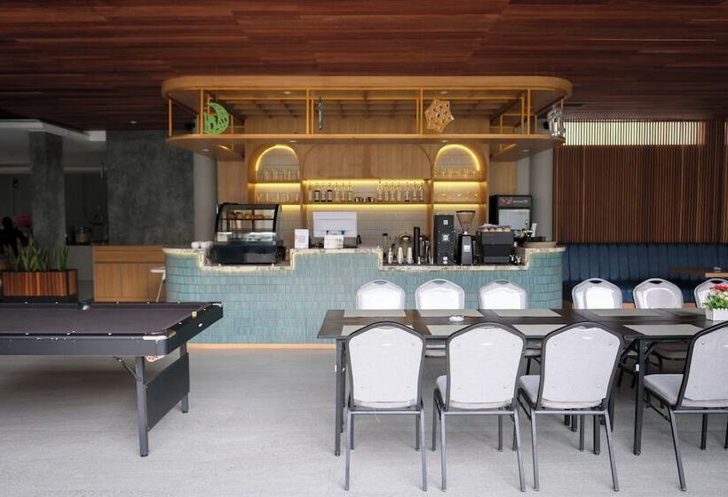 Facade Hotel By Azana