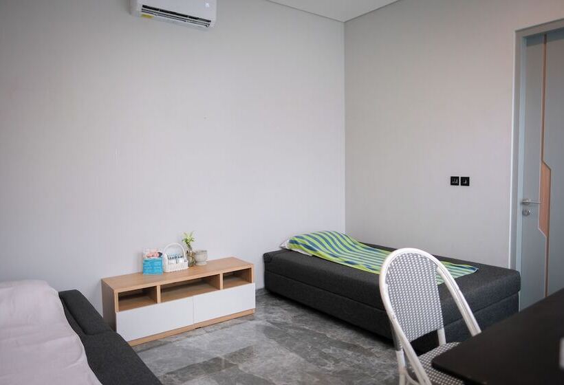 Facade Hotel By Azana