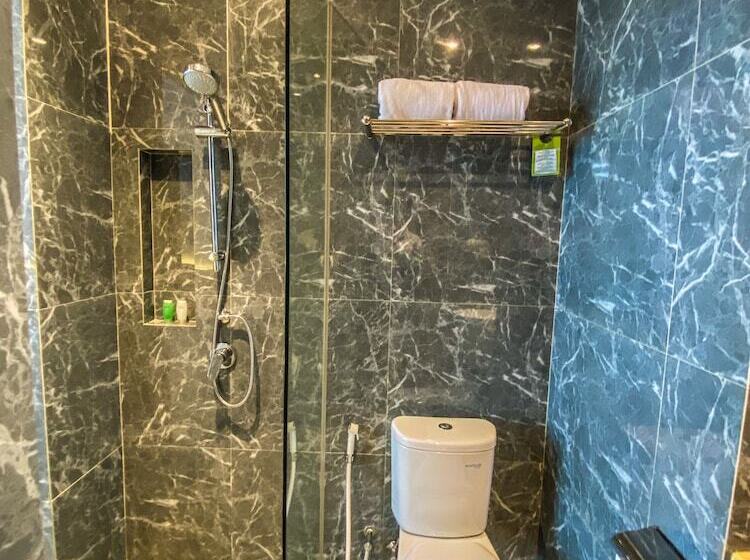 Facade Hotel By Azana