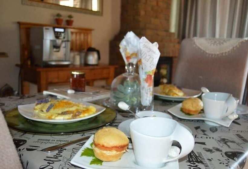 Отель Ladybrand Khaya Farm Lodge