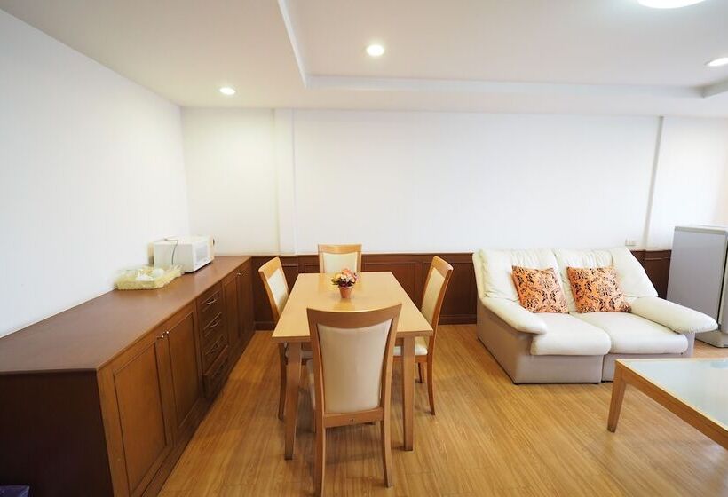 فندق Navanakorn Golden View