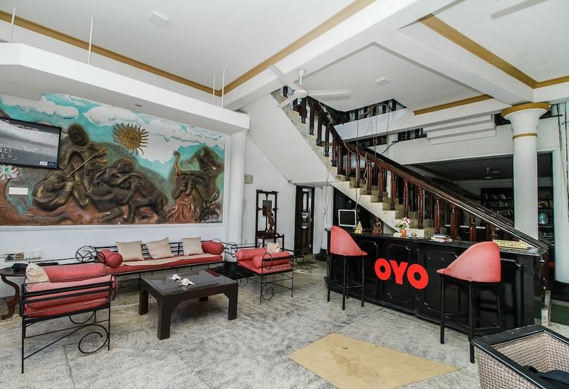 ホテル Paras By Oyo Rooms