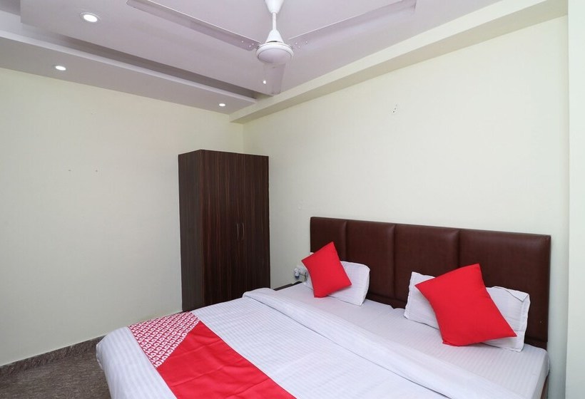 ホテル Paras By Oyo Rooms