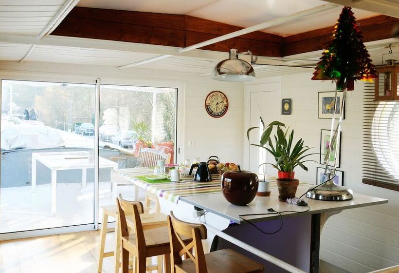 Отель Péniche Le Défi