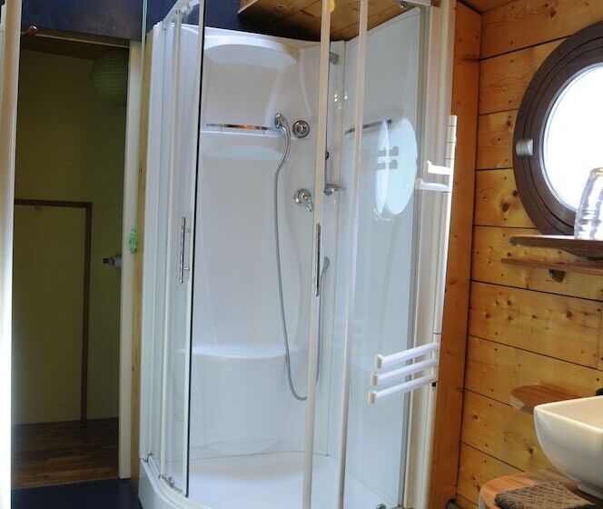 Отель Péniche Le Défi