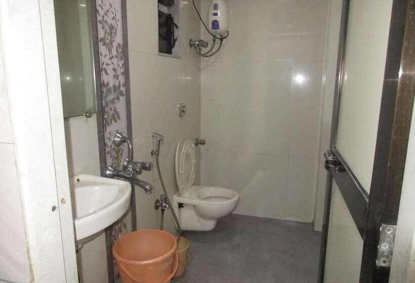 فندق Saroja Palace