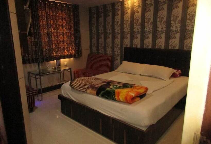 فندق Saroja Palace