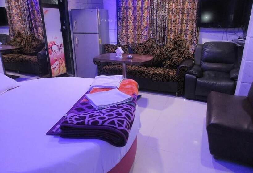 فندق Saroja Palace