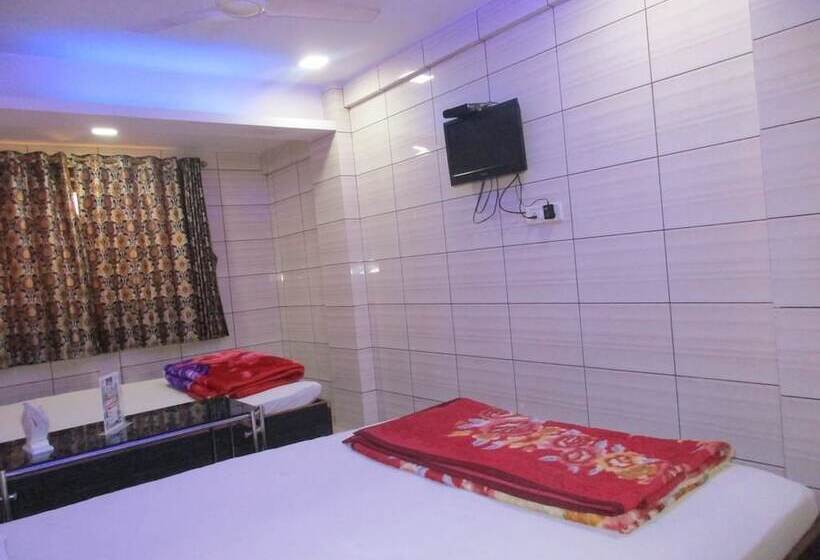 فندق Saroja Palace