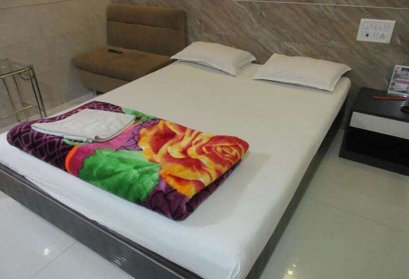 فندق Saroja Palace