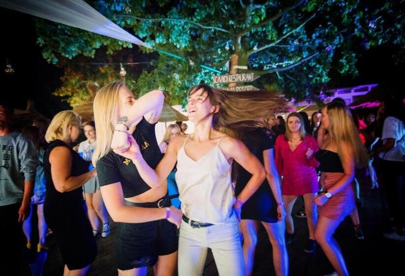 בית מלון כפרי Scandinavia Resort