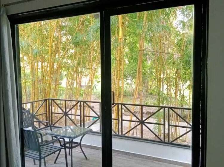 酒店 Vraksh Resort