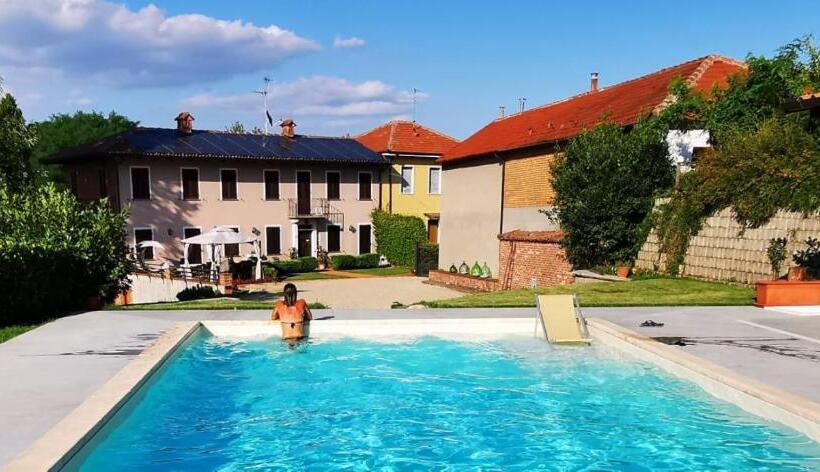 B&b Lanterna Delle Fate Cascina Piemontese And Pool For Exclusive Use