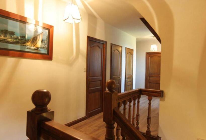 بنسيون La Demeure Du Castel