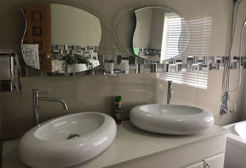 膳宿费 Naomi's Place