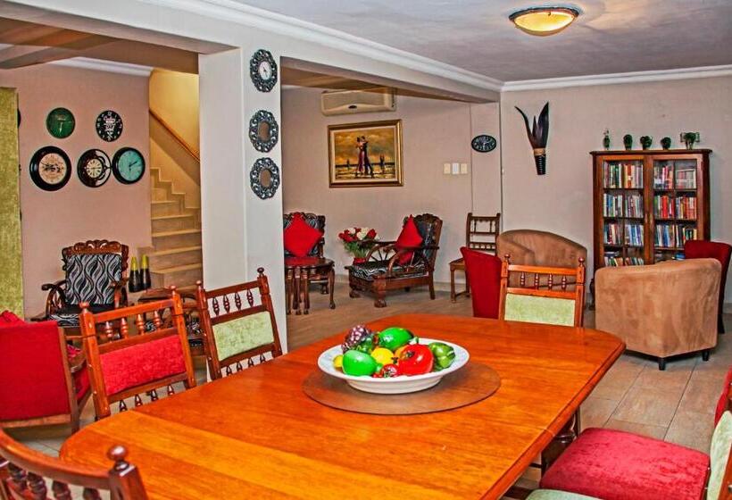 פנסיון Villa Le View Guesthouse