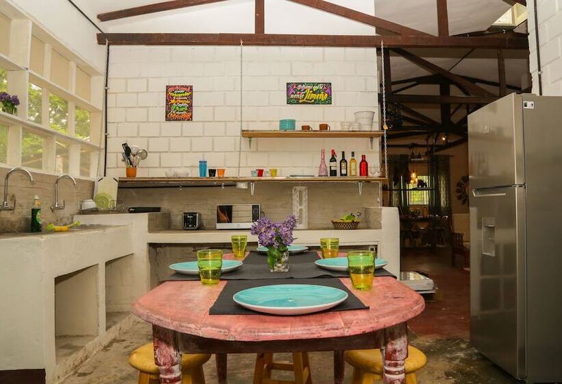 پانسیون Yaku Eco House