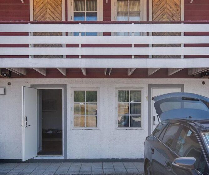 Tallbackens Gård & Vandrarhem   Hostel