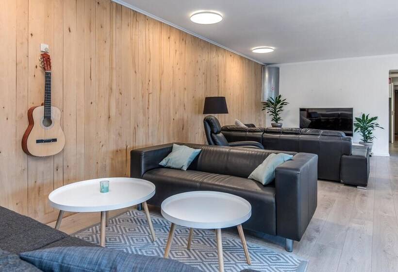 Tallbackens Gård & Vandrarhem Hostel