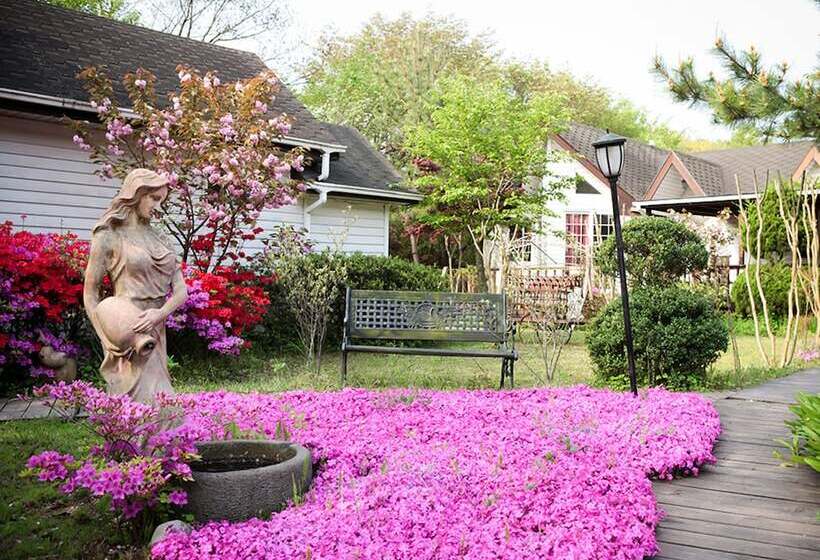 Anmyeondo Tamarind Pension