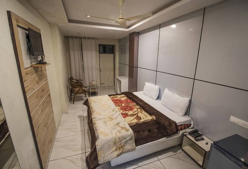 Wowstayz Hotel Sapphire