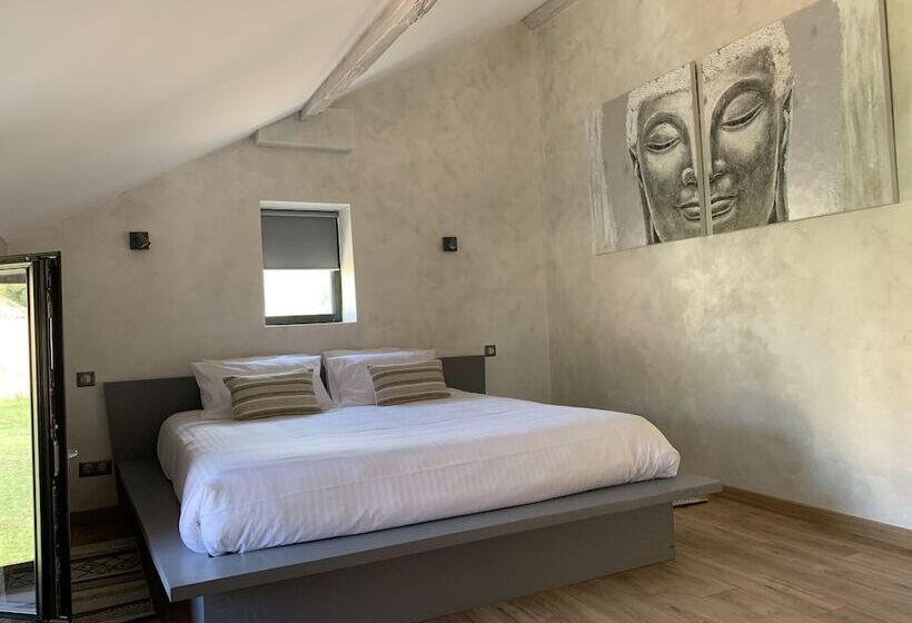 Bed and Breakfast Le Mas Aux Cedres   Teritoria