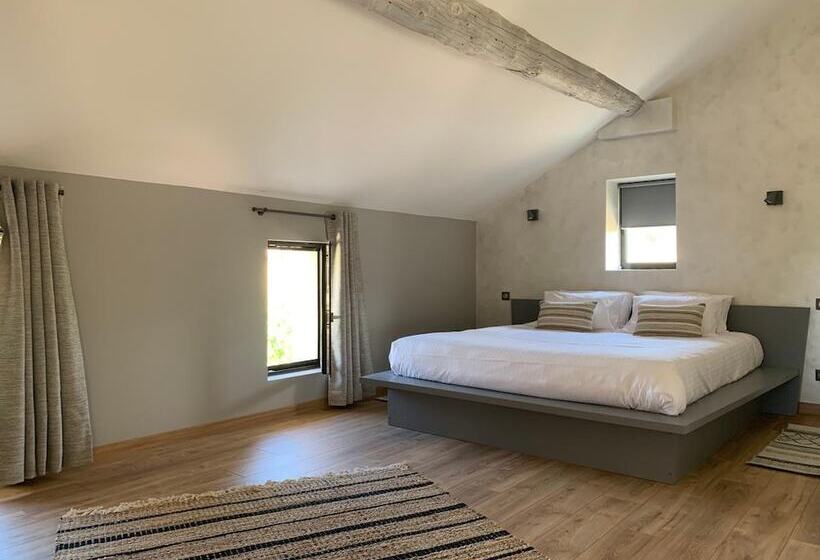 Bed and Breakfast Le Mas Aux Cedres   Teritoria