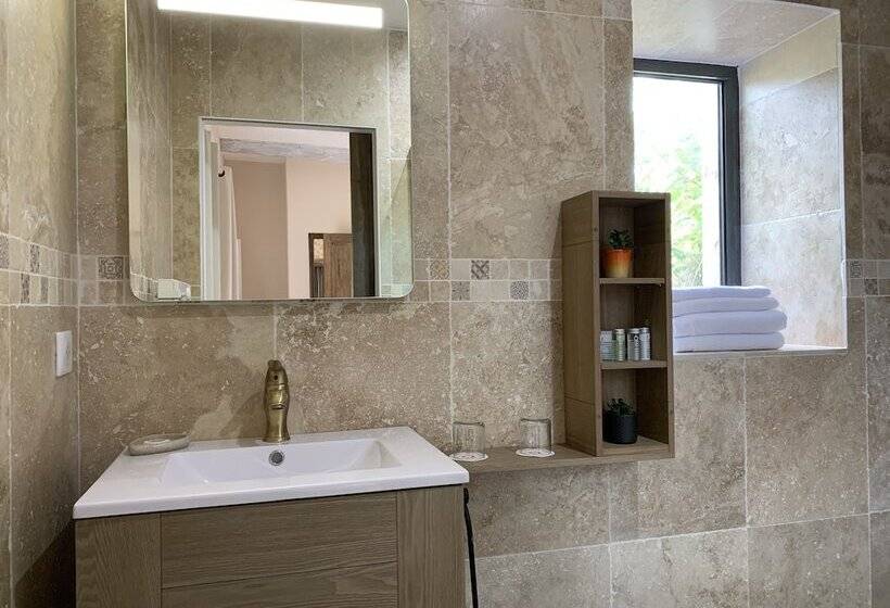 Bed and Breakfast Le Mas Aux Cedres   Teritoria