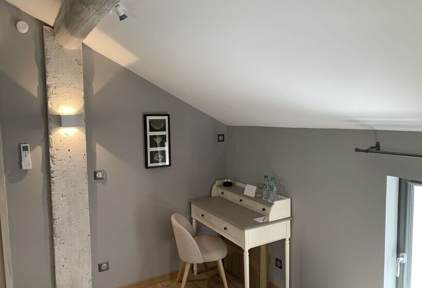 Bed and Breakfast Le Mas Aux Cedres   Teritoria