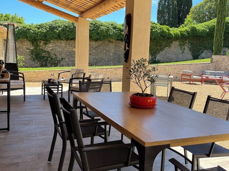 Bed and Breakfast Le Mas Aux Cedres   Teritoria