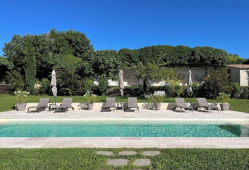 Bed and Breakfast Le Mas Aux Cedres   Teritoria