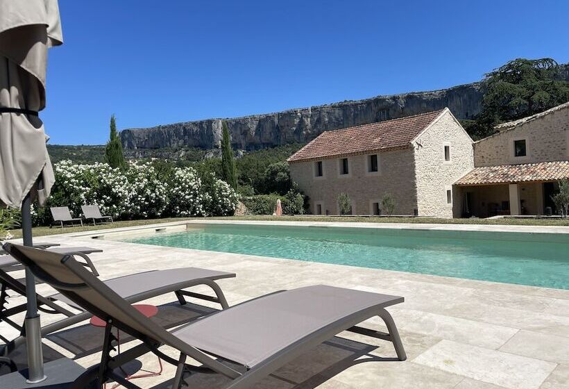 Bed and Breakfast Le Mas Aux Cedres   Teritoria