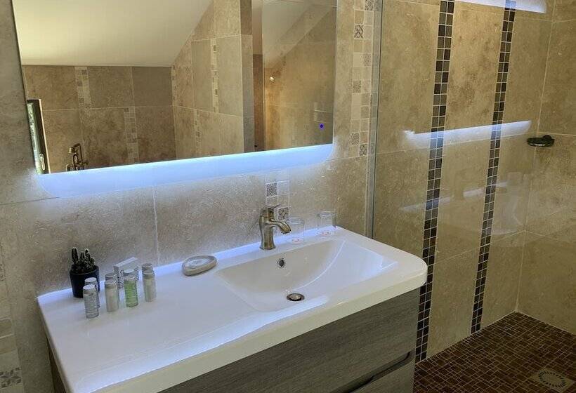 Bed and Breakfast Le Mas Aux Cedres   Teritoria