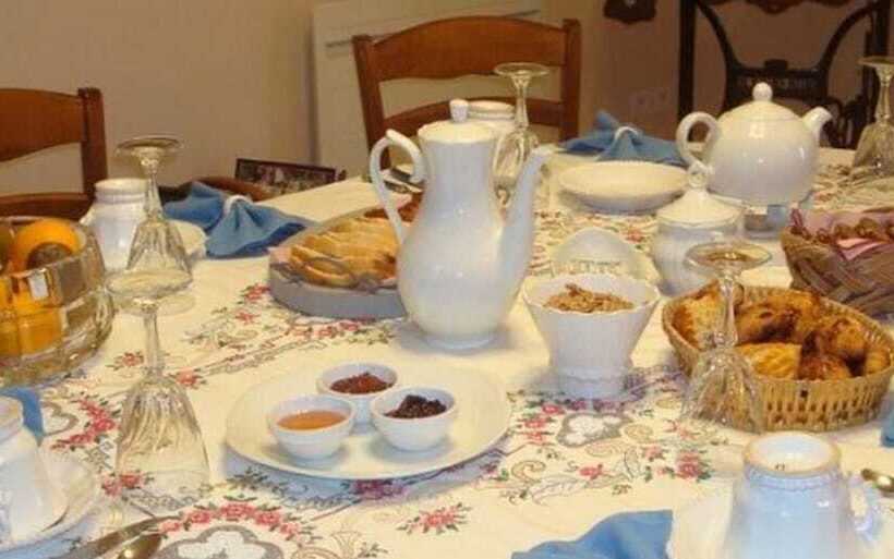 مبيت وإفطار Les Charmilles