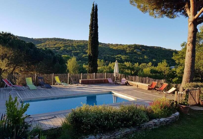 مبيت وإفطار Mas Des Ballats