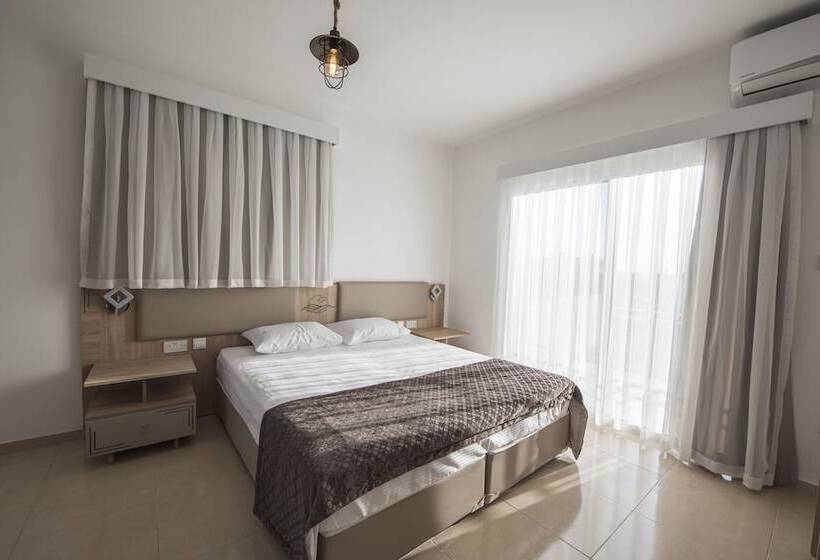 Deniz Airport Suites