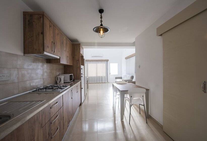 Deniz Airport Suites