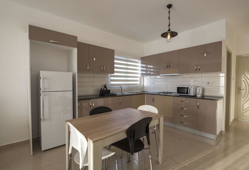 Deniz Airport Suites