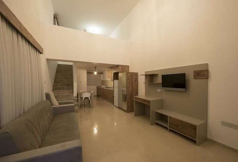 Deniz Airport Suites