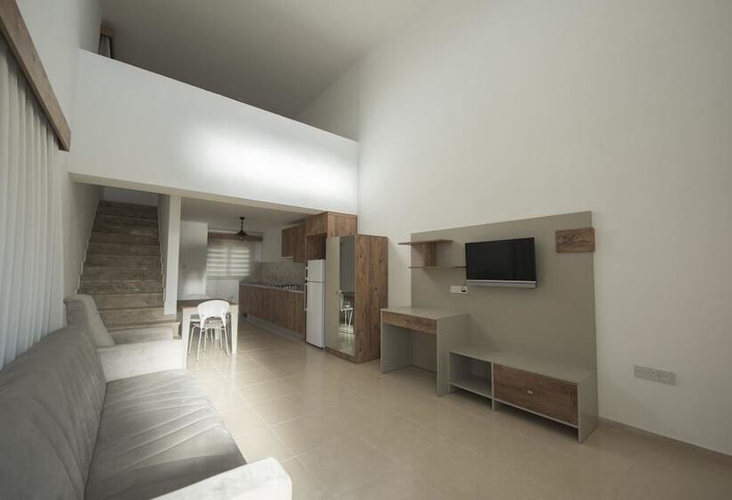 Deniz Airport Suites