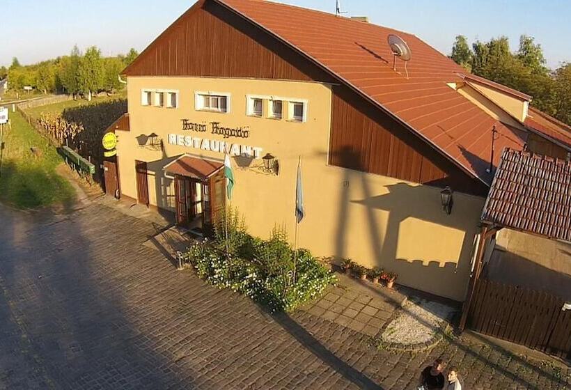 Forró Fogadó & Bauer Bistro