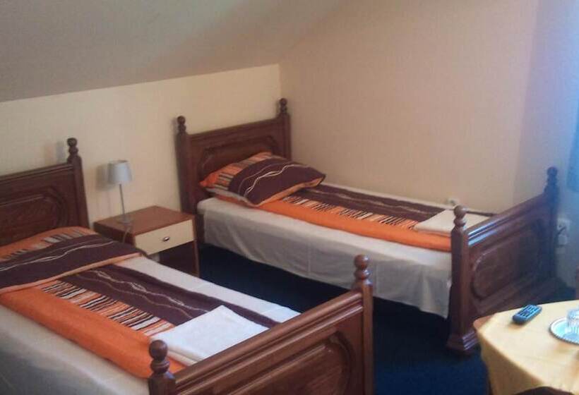 Forró Fogadó & Bauer Bistro