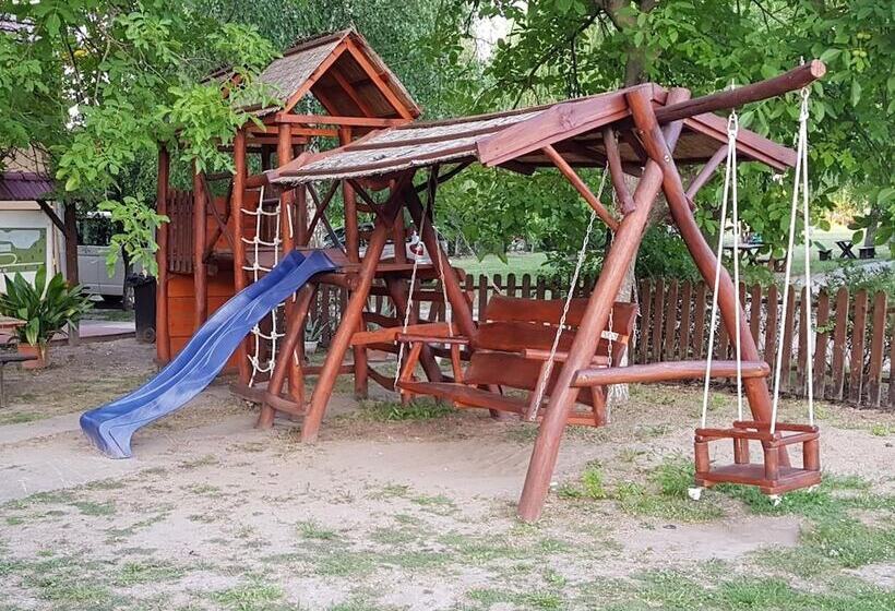 Forró Fogadó & Bauer Bistro