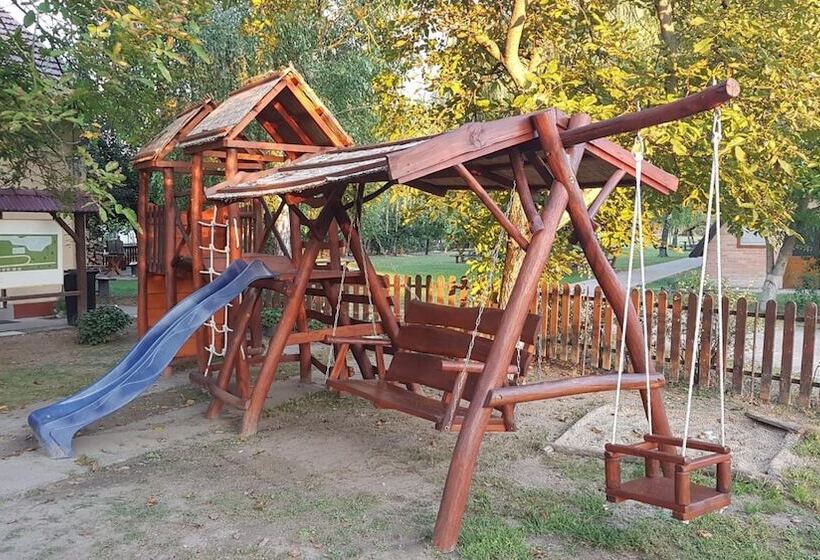 Forró Fogadó & Bauer Bistro